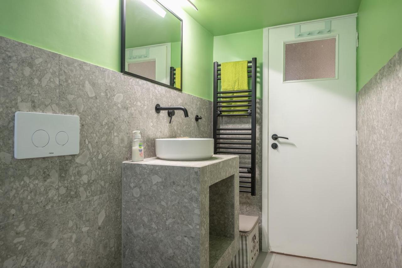 Comfy And Modern Apartment Athens Exterior photo